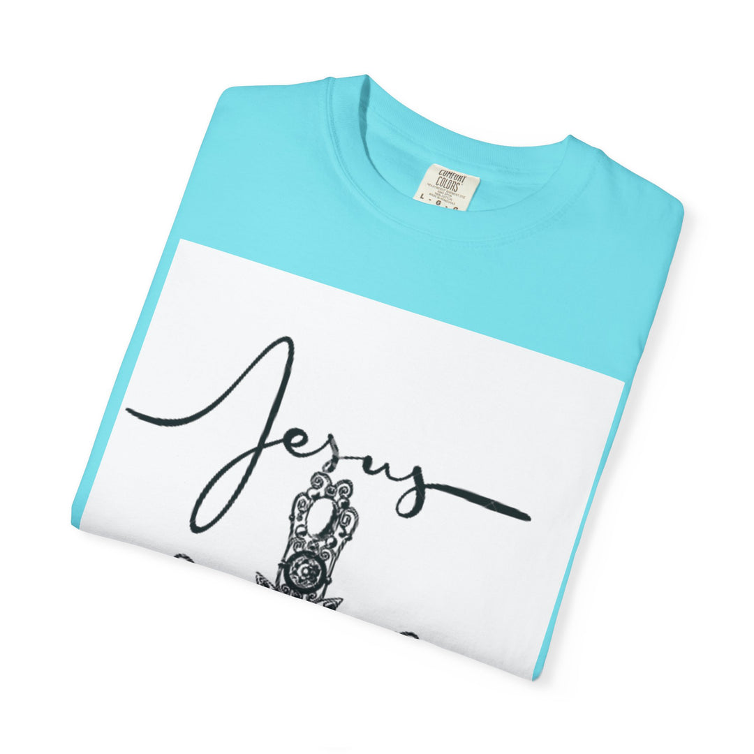 Jesus Cross Graphic T-Shirt | Vintage Style Tee, Religious Apparel, Faith-Based Fashion, Gift for Believers, Christian Heritage