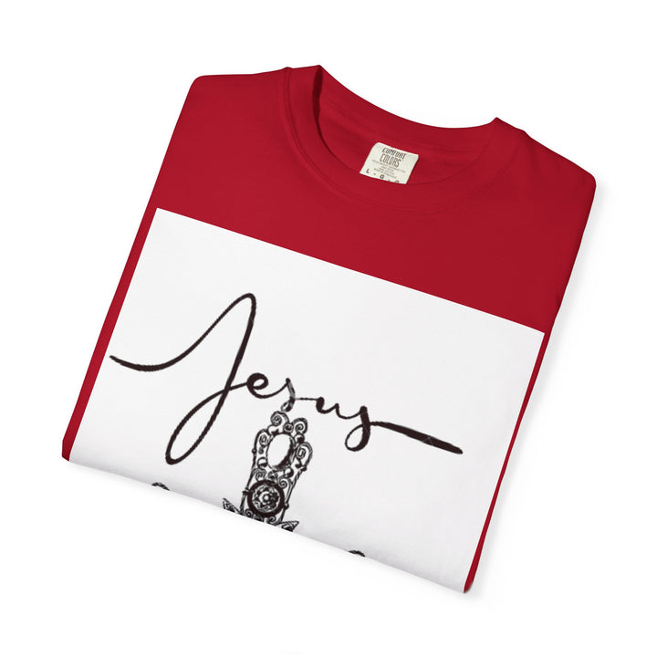 Jesus Cross Graphic T-Shirt | Vintage Style Tee, Religious Apparel, Faith-Based Fashion, Gift for Believers, Christian Heritage