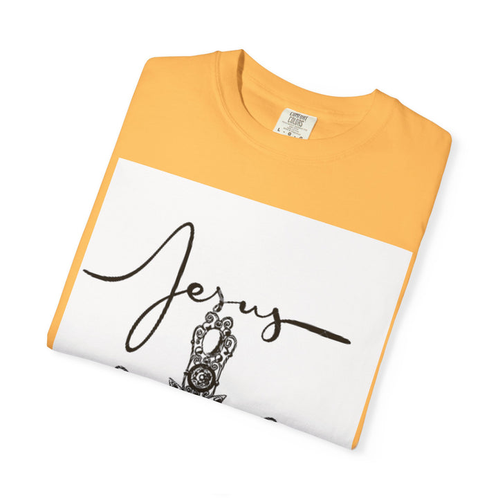 Jesus Cross Graphic T-Shirt | Vintage Style Tee, Religious Apparel, Faith-Based Fashion, Gift for Believers, Christian Heritage