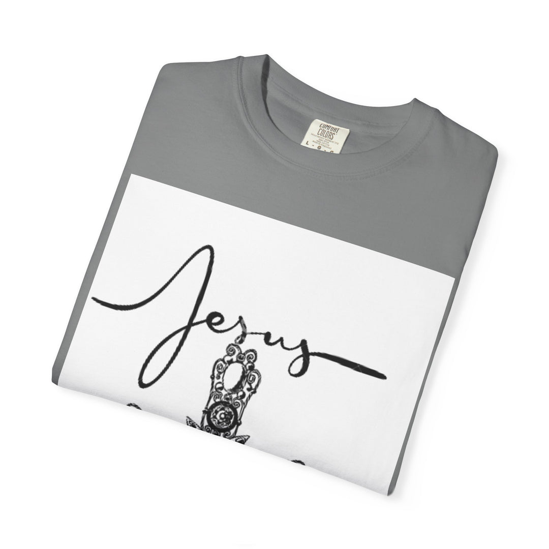 Jesus Cross Graphic T-Shirt | Vintage Style Tee, Religious Apparel, Faith-Based Fashion, Gift for Believers, Christian Heritage