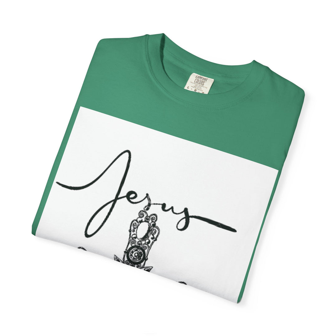 Jesus Cross Graphic T-Shirt | Vintage Style Tee, Religious Apparel, Faith-Based Fashion, Gift for Believers, Christian Heritage
