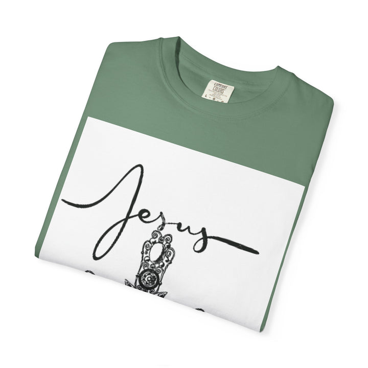 Jesus Cross Graphic T-Shirt | Vintage Style Tee, Religious Apparel, Faith-Based Fashion, Gift for Believers, Christian Heritage