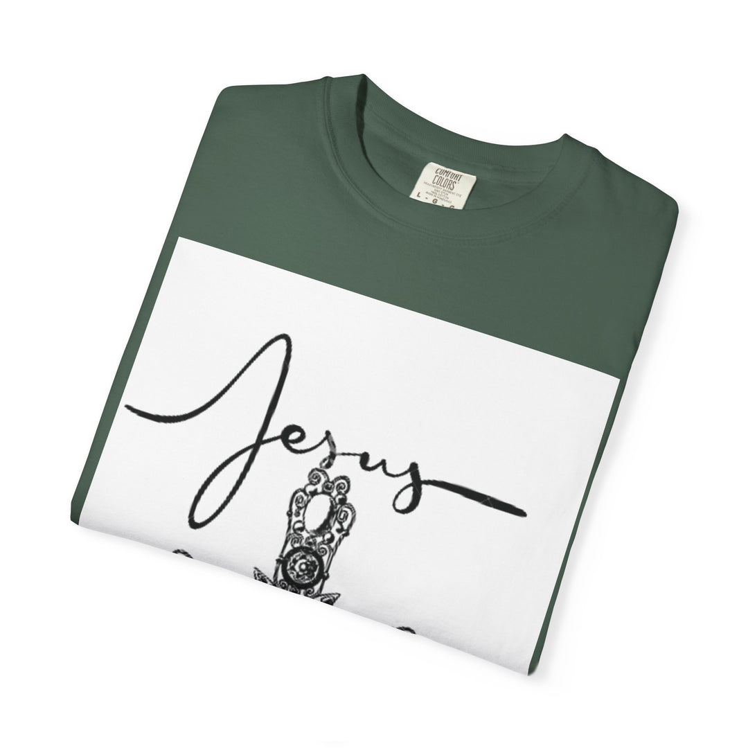 Jesus Cross Graphic T-Shirt | Vintage Style Tee, Religious Apparel, Faith-Based Fashion, Gift for Believers, Christian Heritage