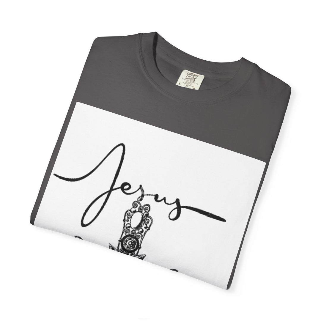 Jesus Cross Graphic T-Shirt | Vintage Style Tee, Religious Apparel, Faith-Based Fashion, Gift for Believers, Christian Heritage