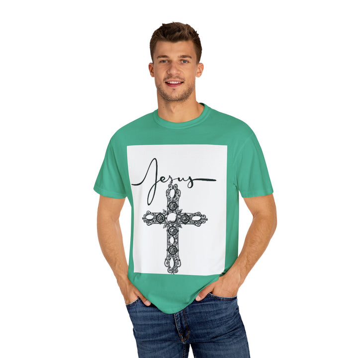 Jesus Cross Graphic T-Shirt | Vintage Style Tee, Religious Apparel, Faith-Based Fashion, Gift for Believers, Christian Heritage