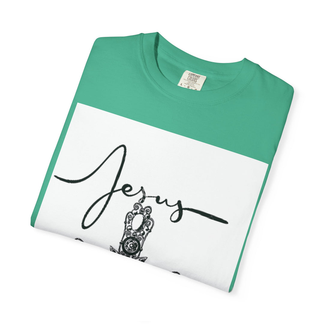 Jesus Cross Graphic T-Shirt | Vintage Style Tee, Religious Apparel, Faith-Based Fashion, Gift for Believers, Christian Heritage