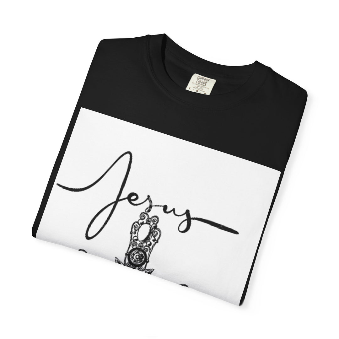 Jesus Cross Graphic T-Shirt | Vintage Style Tee, Religious Apparel, Faith-Based Fashion, Gift for Believers, Christian Heritage
