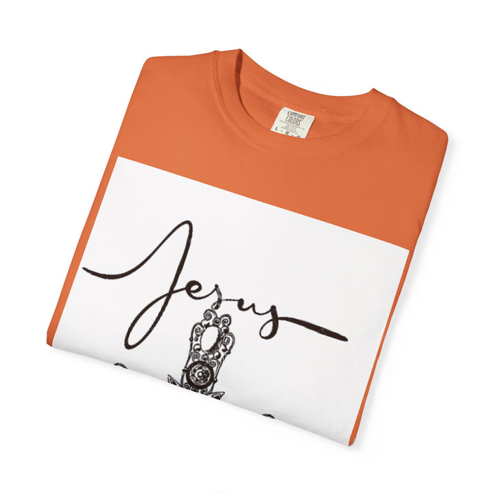 Jesus Cross Graphic T-Shirt | Vintage Style Tee, Religious Apparel, Faith-Based Fashion, Gift for Believers, Christian Heritage